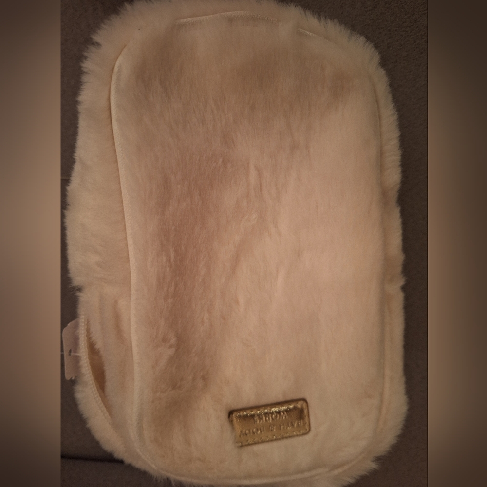 Gorgeous NWT bath and body works furry accessories bag